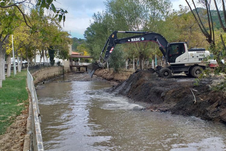 Manisa Demirci'de Ilıca Deresi kışa hazırlanıyor