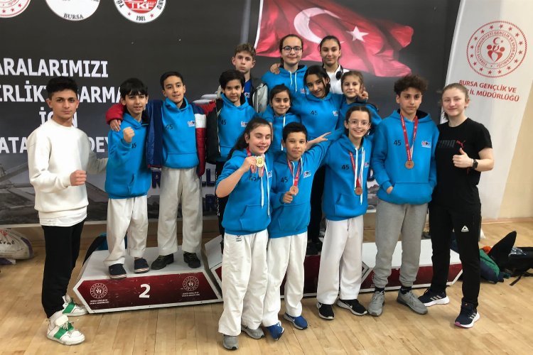 Manisalı karateciler, Bursa’dan 5 madalya ile döndü