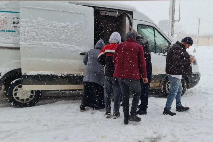 Mardin Kızıltepe öğretmenevi beş bin alleye sıcak yemek dağıttı.