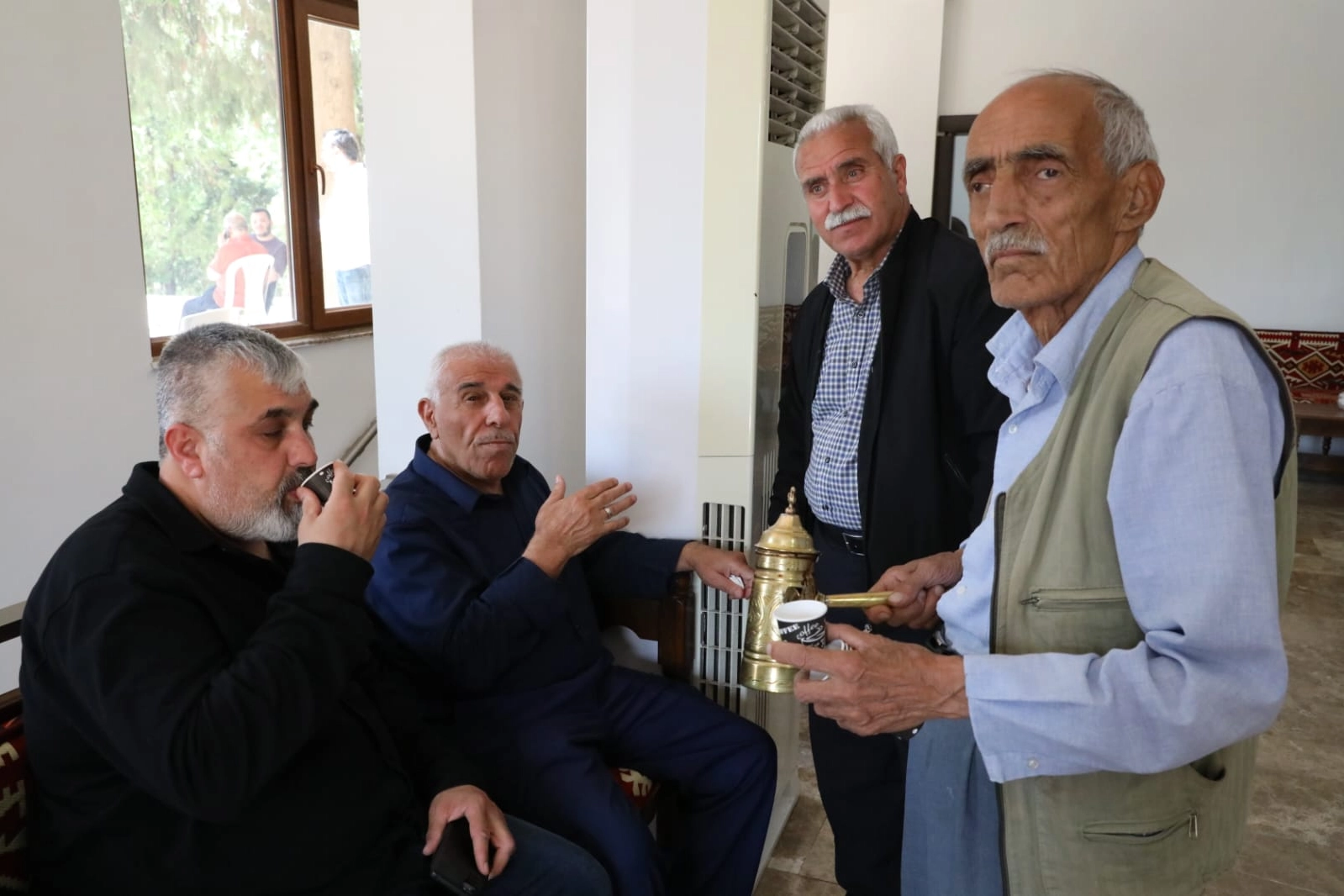 Mardinli Veysi Usta 64 yıldır acıyı tatlıyı mırra ile paylaşıyor