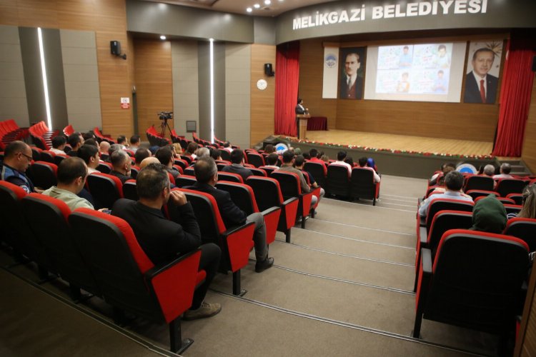 Melikgazi'de dijital yaşam ve iletişim konuşuldu