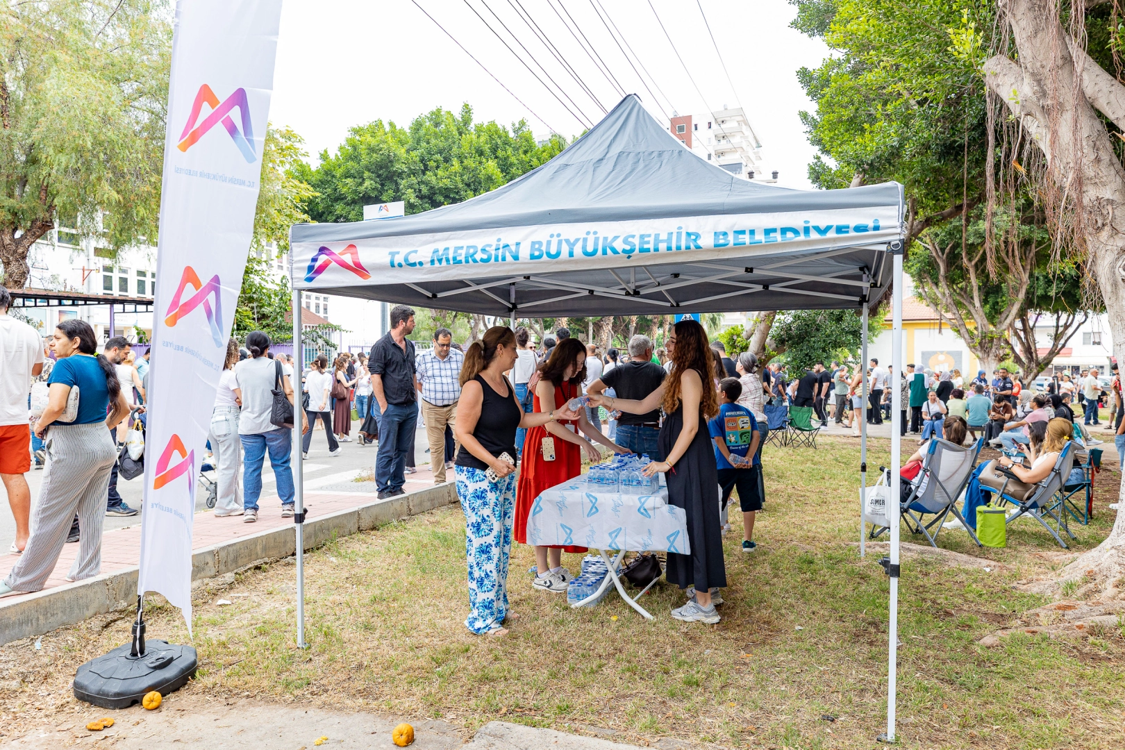 Mersin Büyükşehir öğrencileri ve ailelerini LGS günü de yalnız bırakmadı