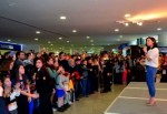Merve Özbey Özdilek’te Hayranları İle Buluştu
