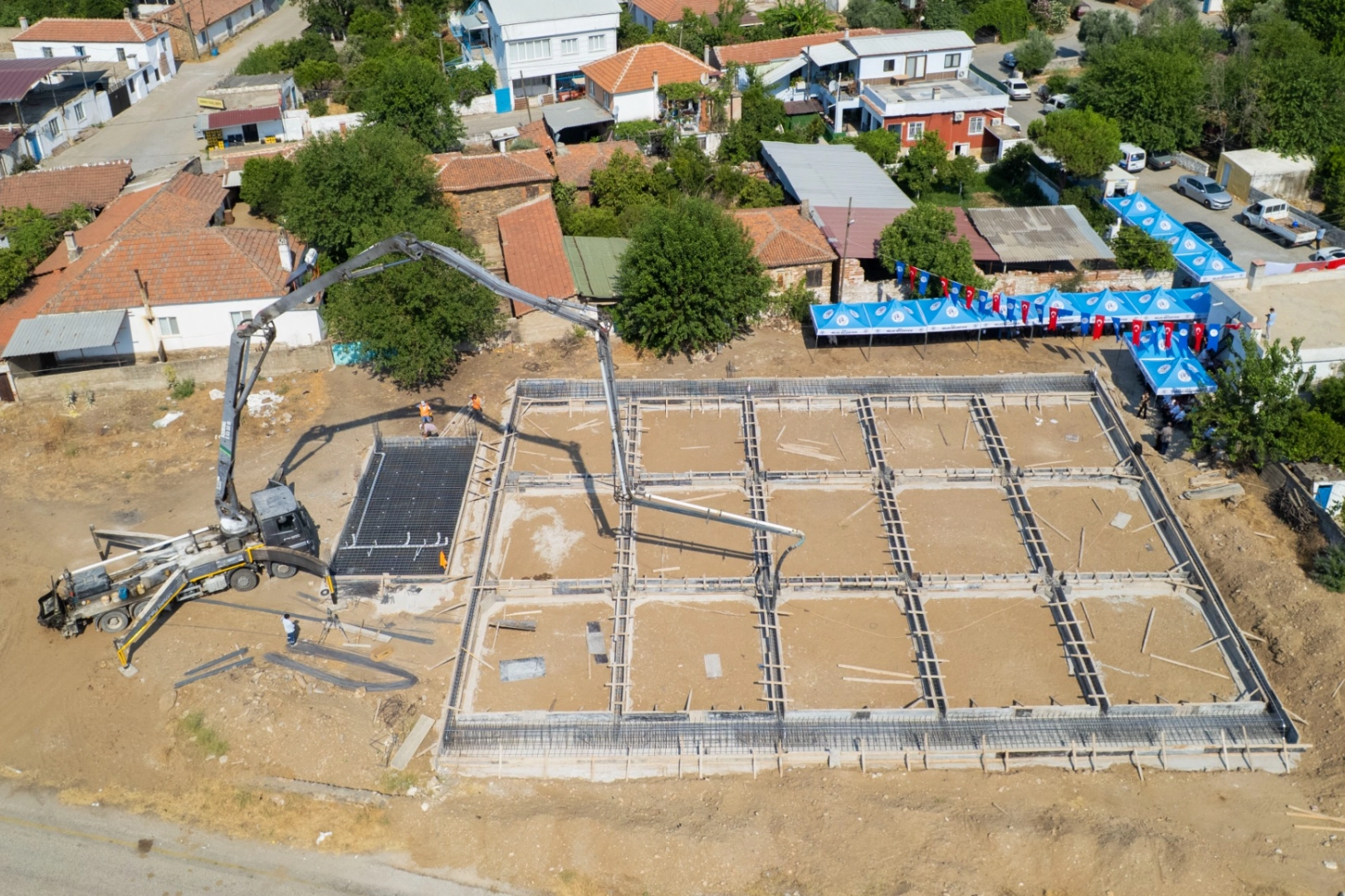 Milas Derince'de çok amaçlı sosyal alana temel