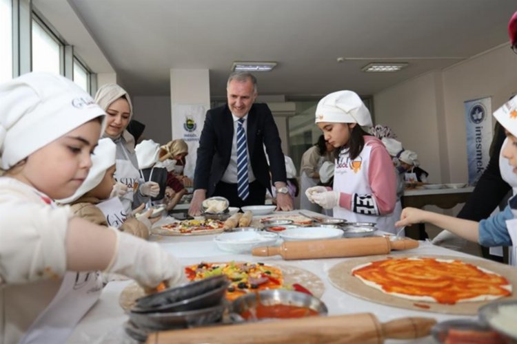 Minik aşçılar 'İnegöl Köfteli Pizza' yaptılar