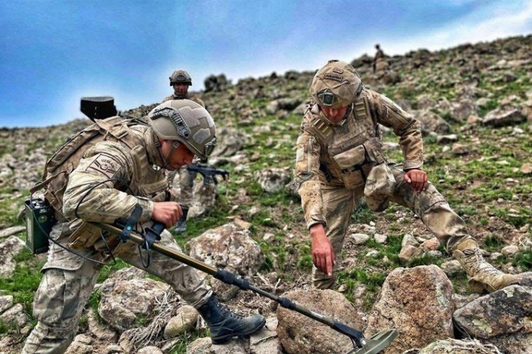 Muş 'Abluka'ya alındı... Operasyona Bursa'daki bombalı tuzakta şehit olan memurun ismi verildi