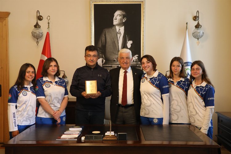 Muğla'da şampiyon okçulardan Başkan Gürün’e ziyaret