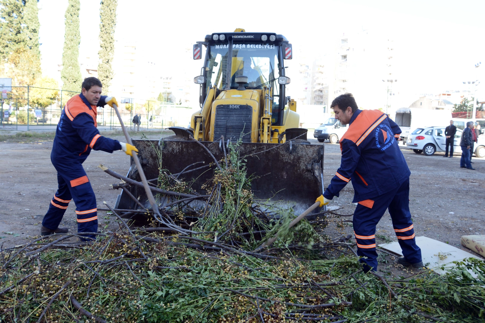 Muratpaşa çevreyi kirletenleri affetmiyor!