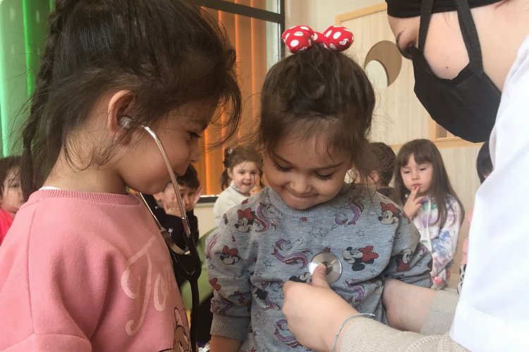Çınar Çocuk Evi’ndeki minikler hemşirelik mesleğini öğrendiler 