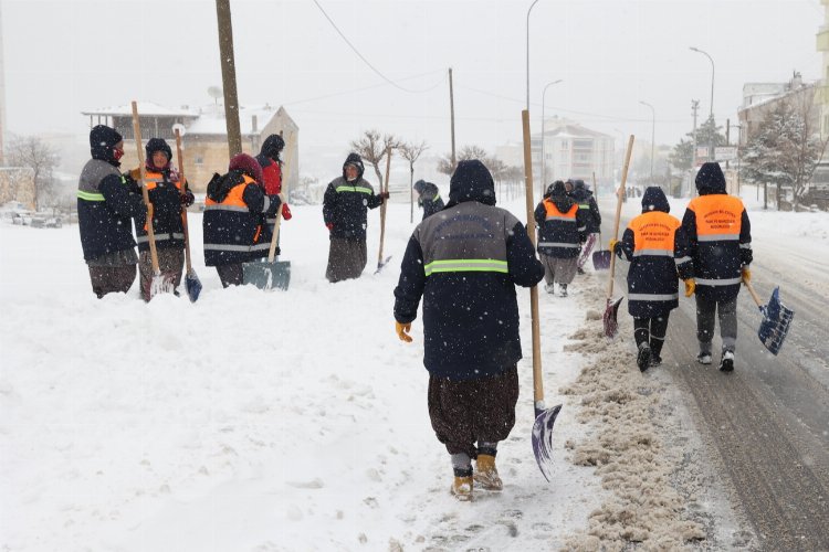 Nevşehir Belediye kar mesaisinde 