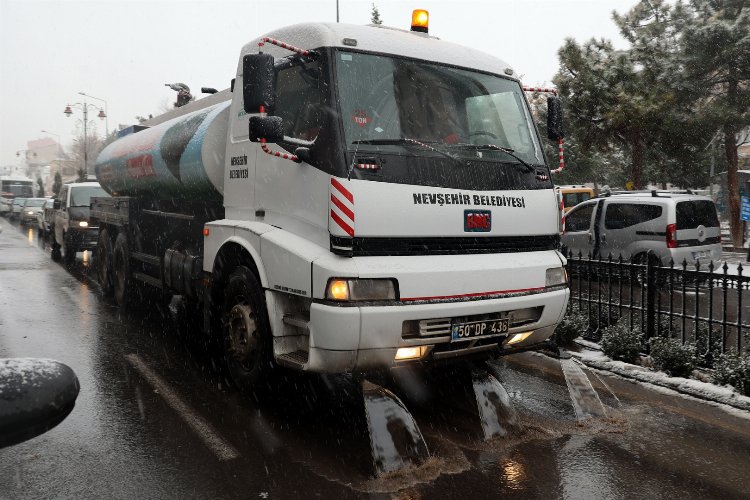 Nevşehir'de buzlanmaya karşı solüsyon atılımı
