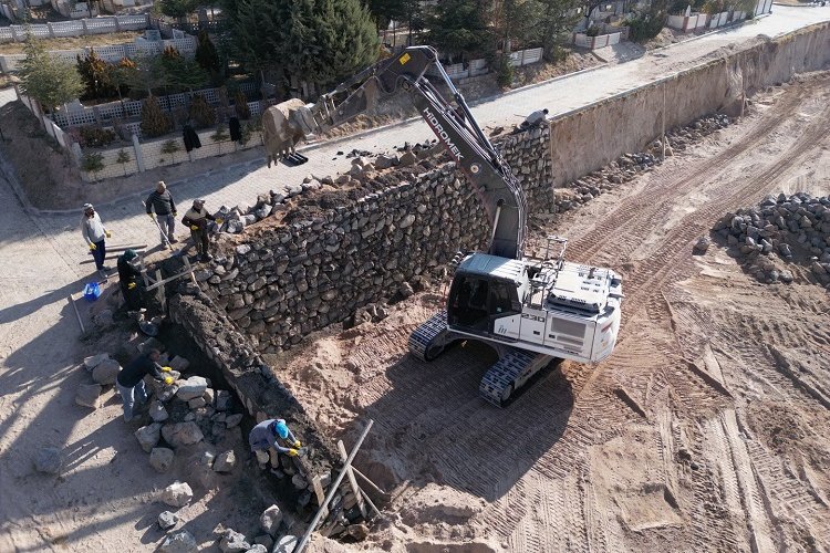Nevşehir Belediyesi'nden mezarlık mesaisi