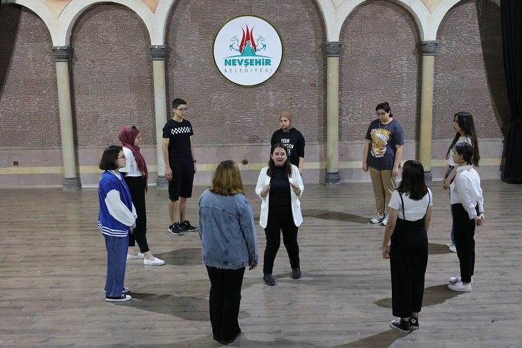 Nevşehir'de yaratıcı drama ve tiyatro kursu başladı