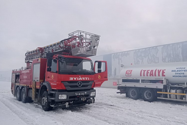Niğde Bor Karma Organize Sanayi Bölgesi'nde yangın 