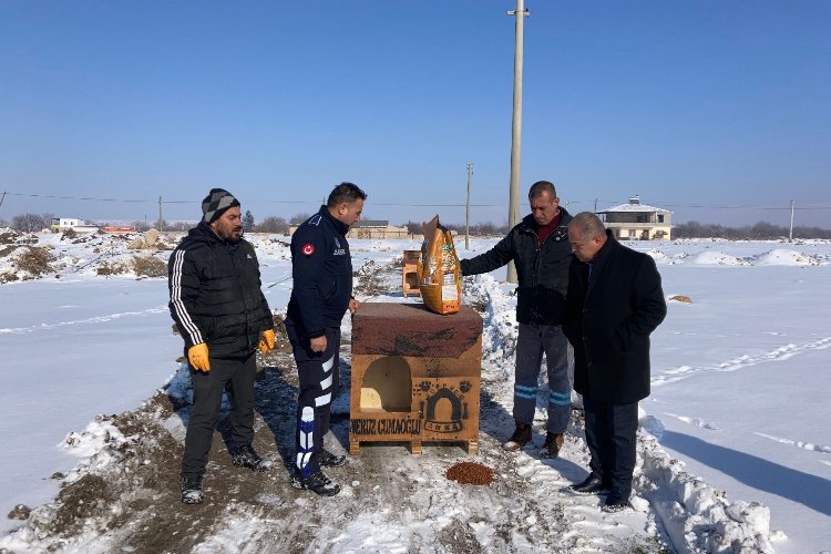 Niğde Kemerhisar Belediyesi sokaktaki dostlarını unutmadı 