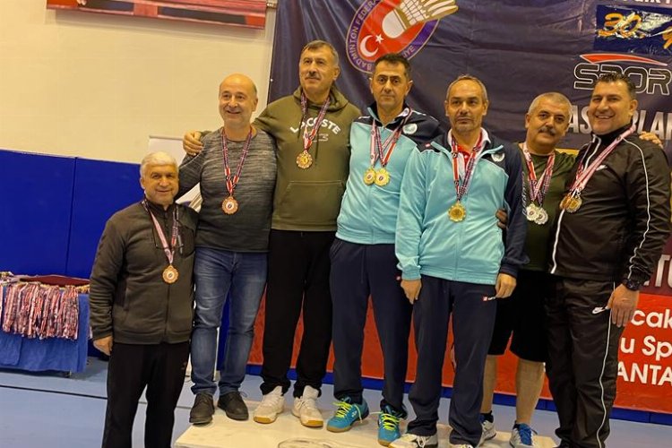 Niğde Veteran Badminton takımından 10 madalya 