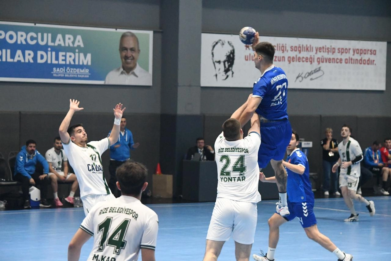 Nilüferli hentbolcular Rize'yi mağlup etti
