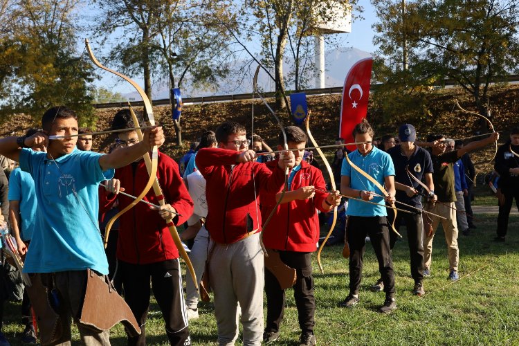 Oklar Bursa'da Cumhuriyet coşkusuyla menzile atıldı