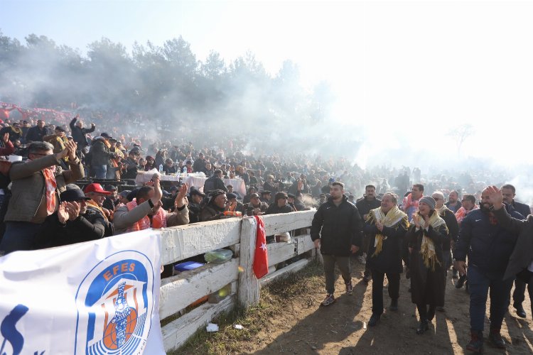 Onbinlerce deve tutkunu Efes Selçuk'ta buluştu