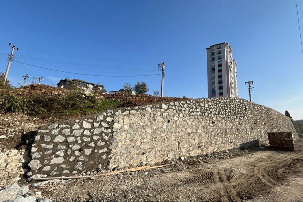 Ordu'da Fatsa Evkaf Mahallesi’ne taş duvar çalışması
