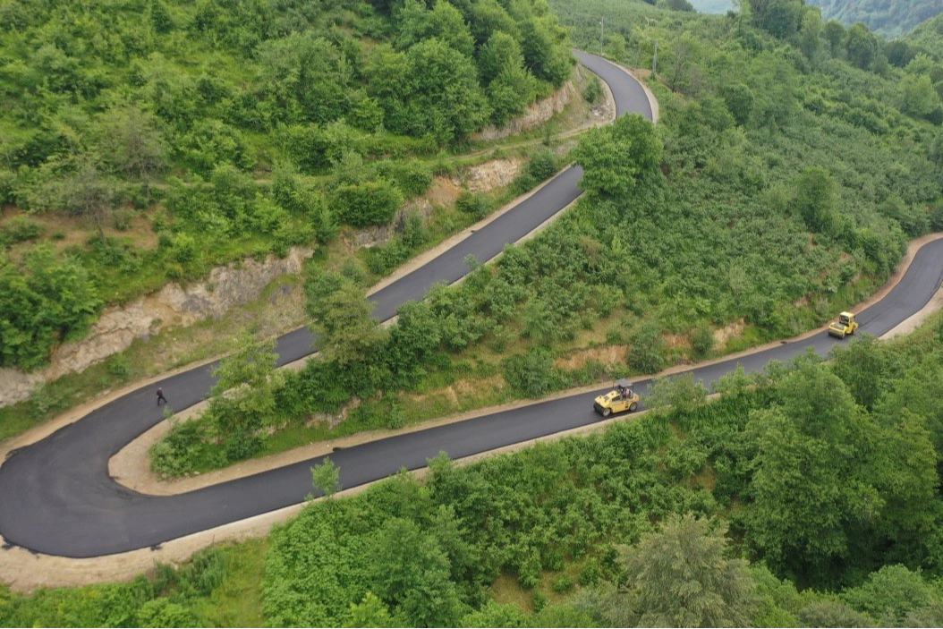 Ordu’da Gürgentepe-Gölköy bağlantı yoluna sıcak asfalt