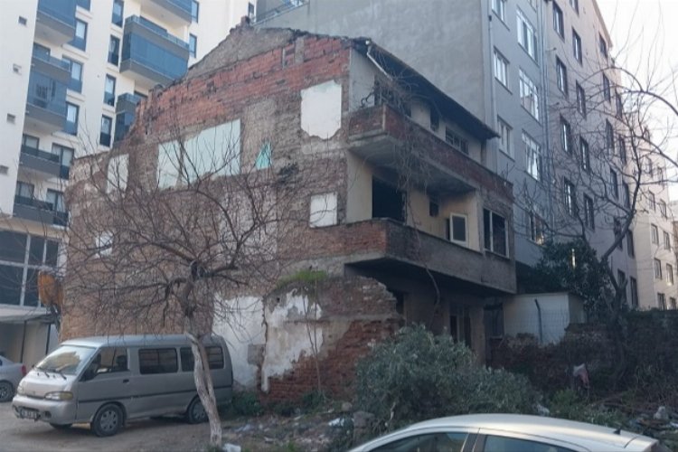 Osmangazi'de metruk binalar yıkılıyor