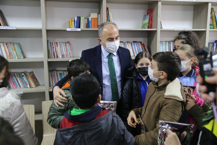 Rize Belediyesi'nden öğrencilere 3 bin kitap 