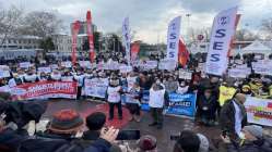 Sağlık çalışanları Kadıköy'de yürüdü