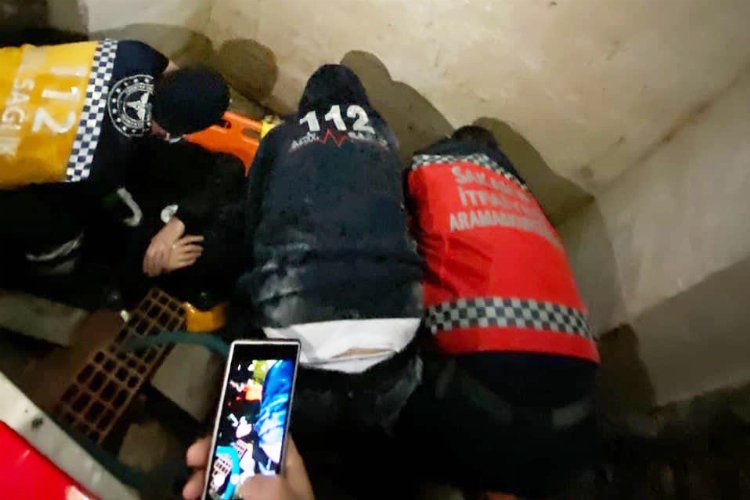 Sakarya Adapazarı'nda havalandırma boşluğundan hayata bağlandı