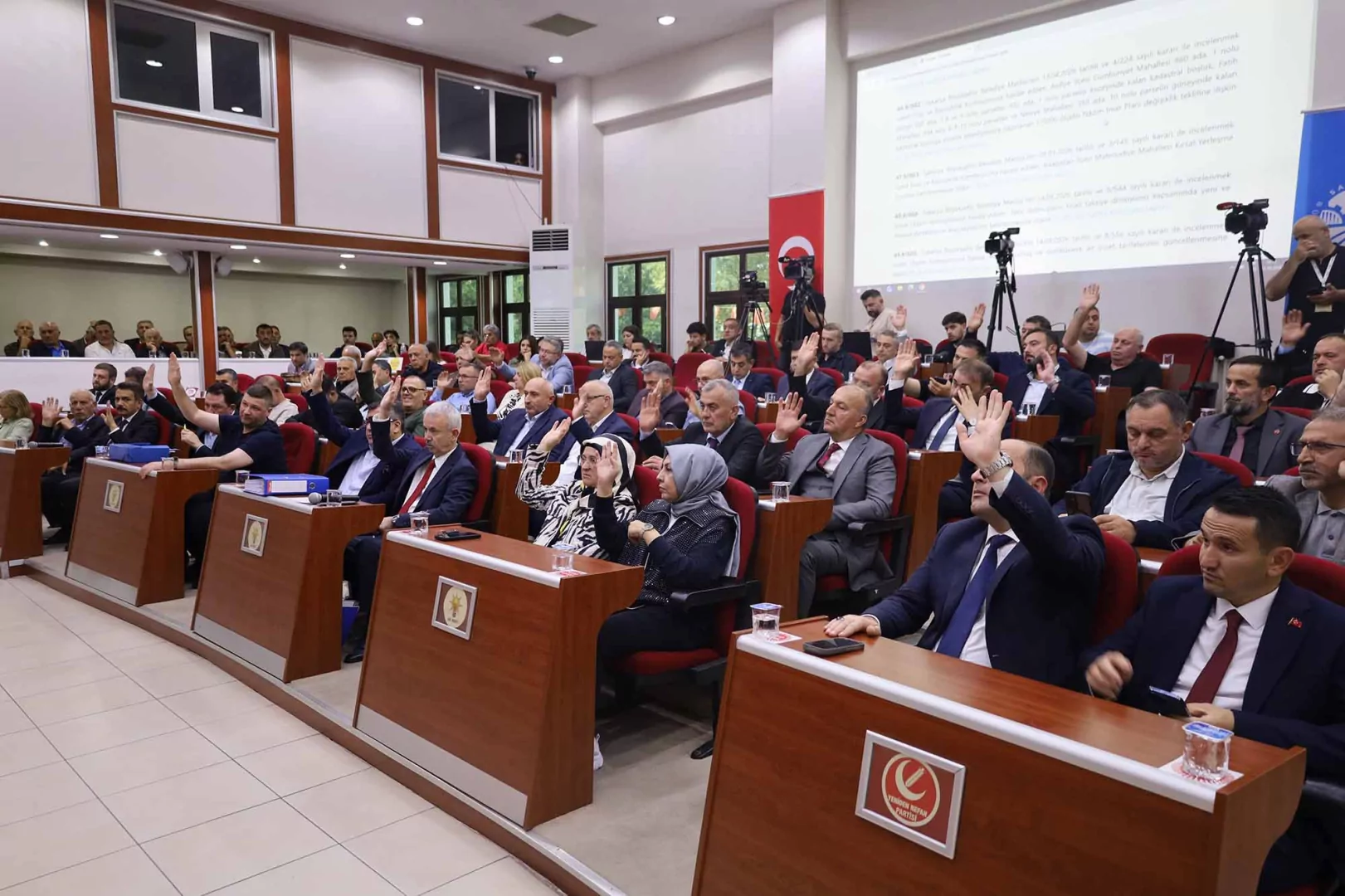 Sakarya Büyükşehir Meclisi'nden tarihi karar! 153 kırmızı dolmuş taksiye dönüşüyor
