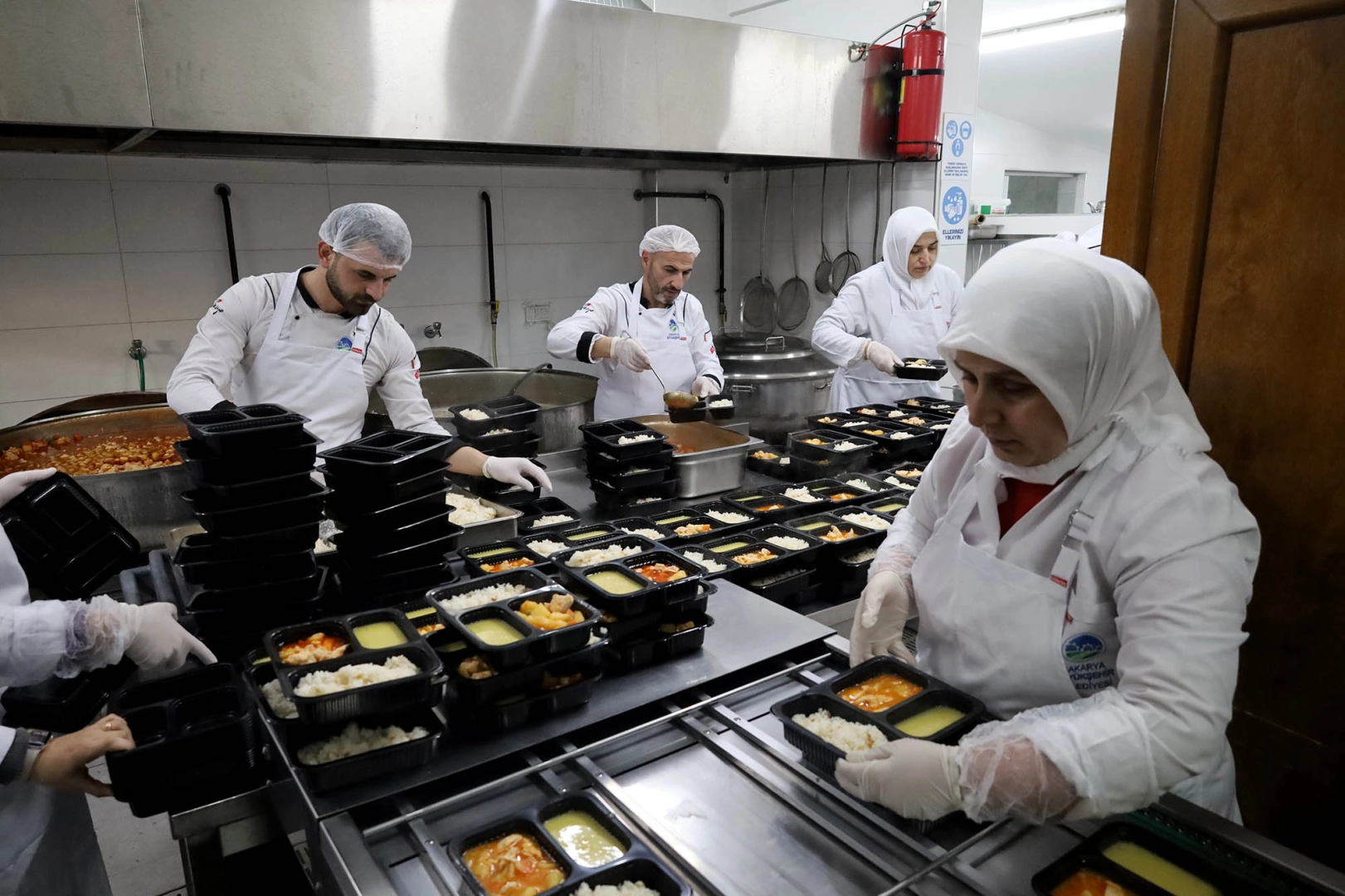 Sakarya'da bayramın bereketi ihtiyaç sahiplerinin sofrasına ulaşacak