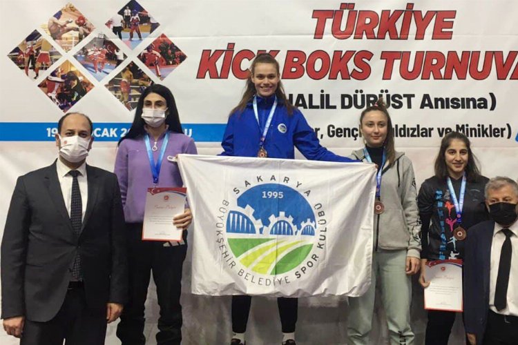 Sakarya'da Büyükşehir Kick Boks takımından 3 madalya