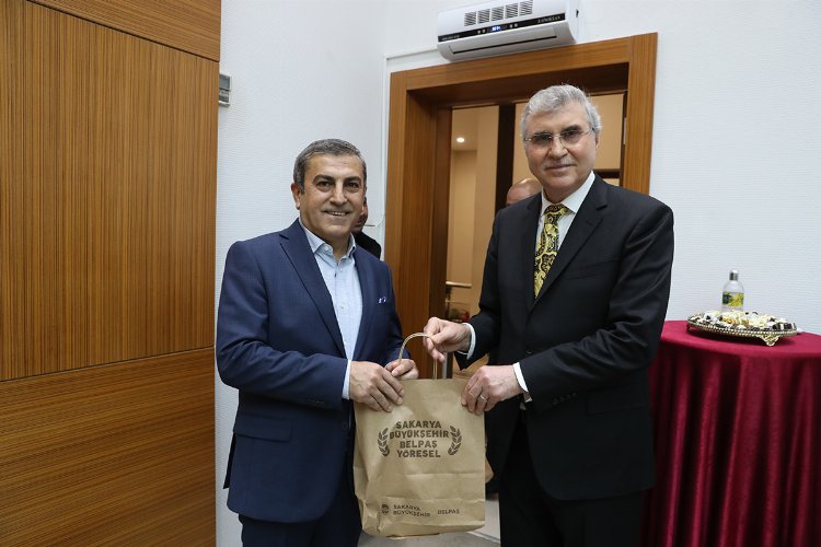 Sakarya'da minibüsler Gar Meydanı’na alındı, esnafın ve vatandaşın yüzü güldü