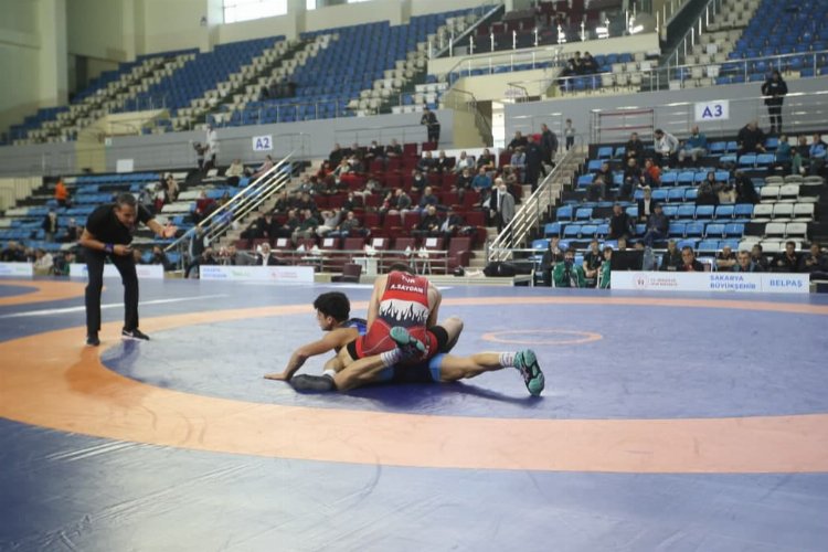 Sakarya'da Türkiye Güreş Şampiyonası başladı