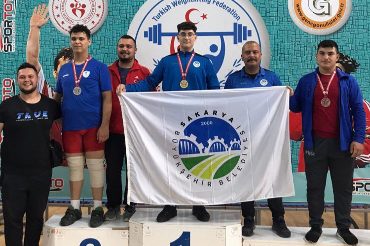 Sakaryalı halterci 'Yıldızlar'da Türkiye Şampiyonu oldu