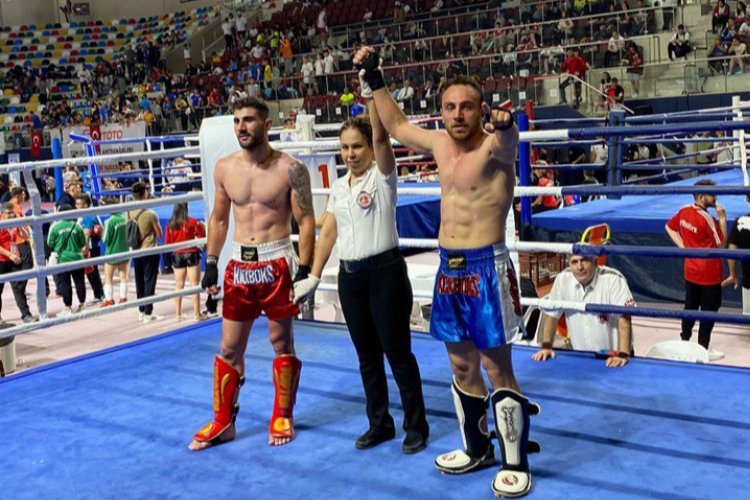 Sakaryalı kick boksçular Kocaeli'de parmak ısırttı