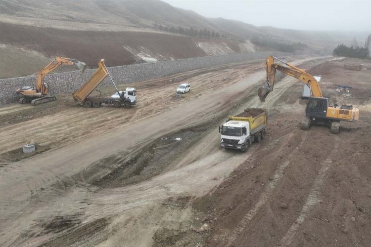 Sivas'ta Çayboyu bağlantı yolunda çalışmalar sürüyor