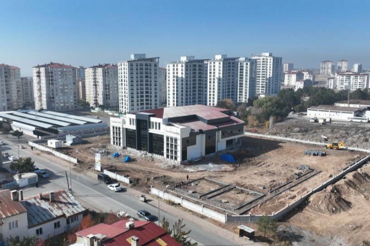 Sivas'ta eş zamanlı yapılan iki kültür merkezi tamamlanıyor