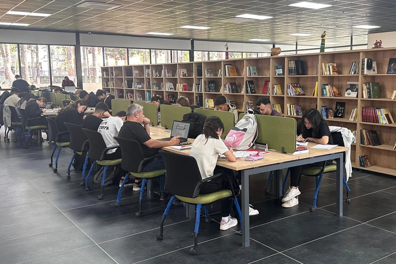 Sosyal Etki Zirvesi'nden Adıyaman'a umut köprüsü... Binlerce kitap kütüphanelerle buluştu