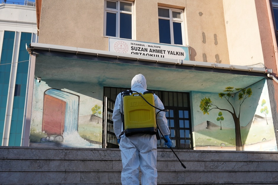 İstanbul Maltepe’de okullar dezenfekte ediliyor