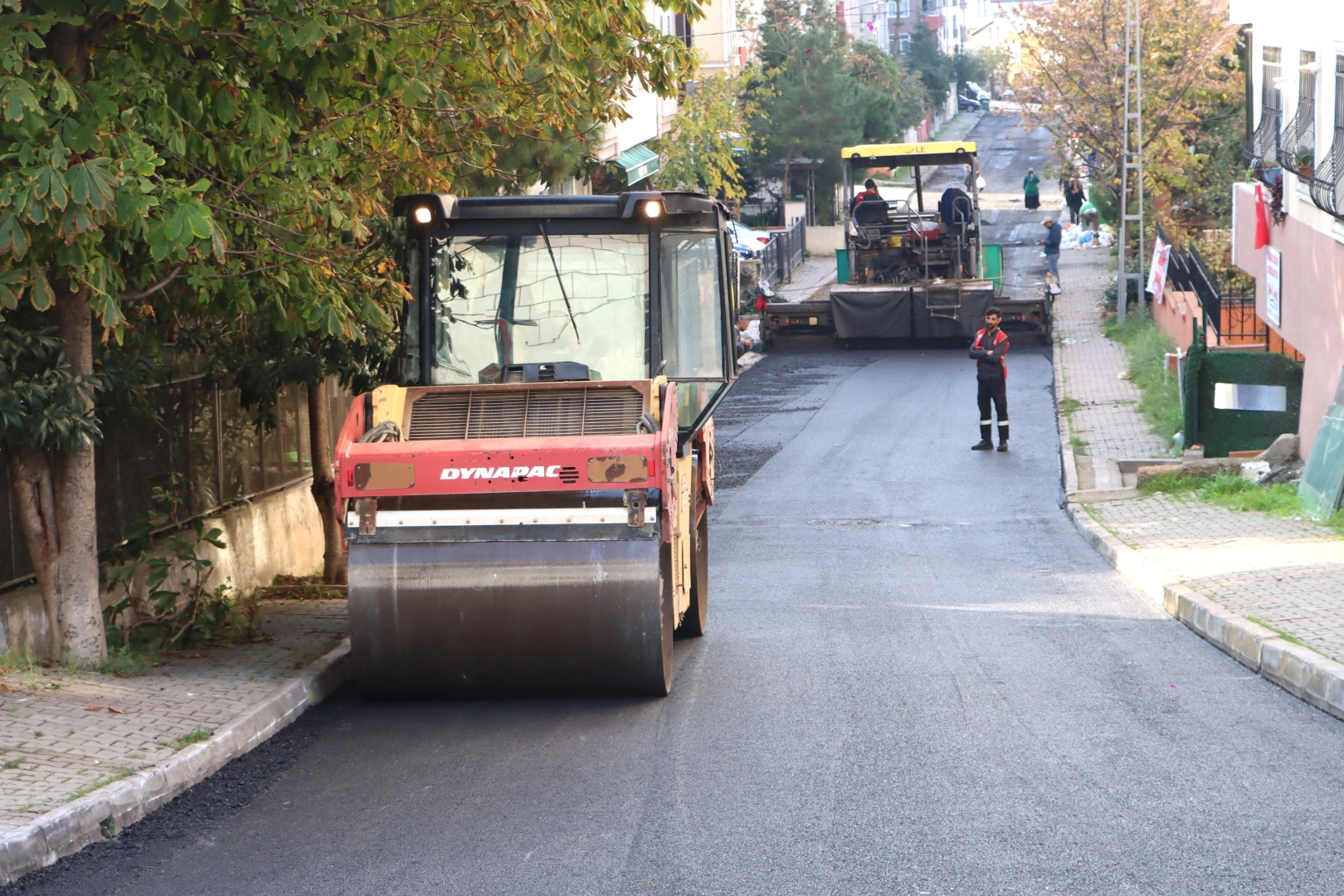 İstanbul Maltepe’de yol yenileme çalışmaları tüm hızıyla sürüyor