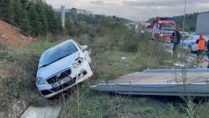 Su kanalına devrilen otomobildeki çocuk yaralandı