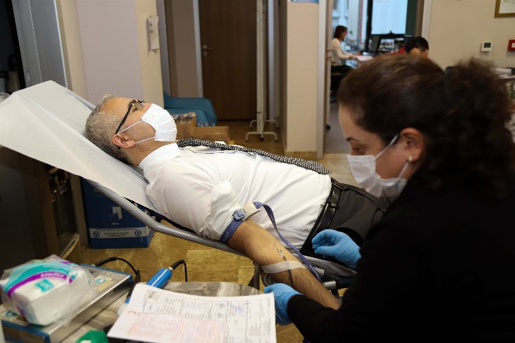 İSU personelinden Kızılay'a kan bağışı 