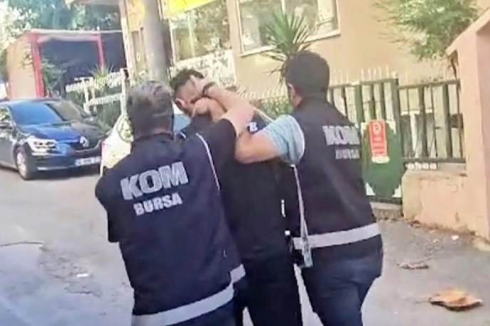 Suç örgütlerini övenlere operasyon