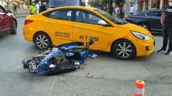 Taksi ile motosiklet çarpıştı: 1 yaralı