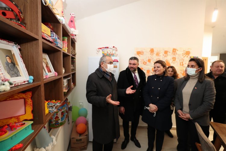 TBMM Başkanvekili Akar, Kocaeli İzmit'te Alzheimer Yaşam Evi ve YADEV’i gezdi