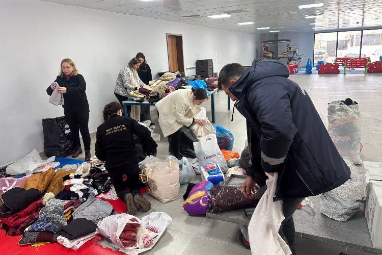 Tekirdağ'dan deprem bölgesine destek... 7 yaşındaki Efe Can'ın zarfı duygulandırdı