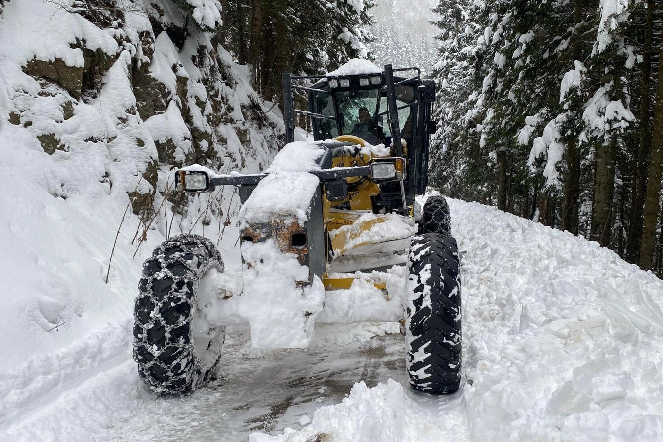 Trabzon’da 70 mahalle yolu ulaşıma kapandı