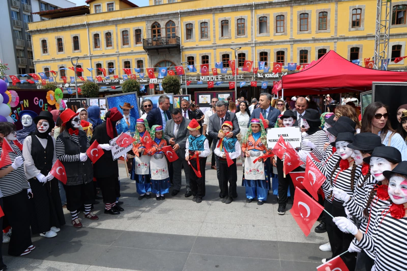 Trabzon’da Kültür ve Sanat Festivali renkli görüntülerle başladı