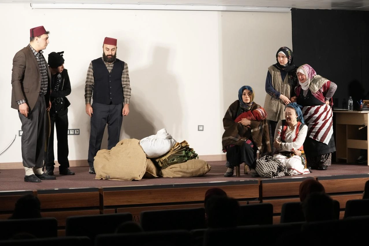 Trabzon’un kayıp yılları ilçelerde sahneye taşınıyor